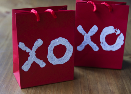 mm post everything red gift bag